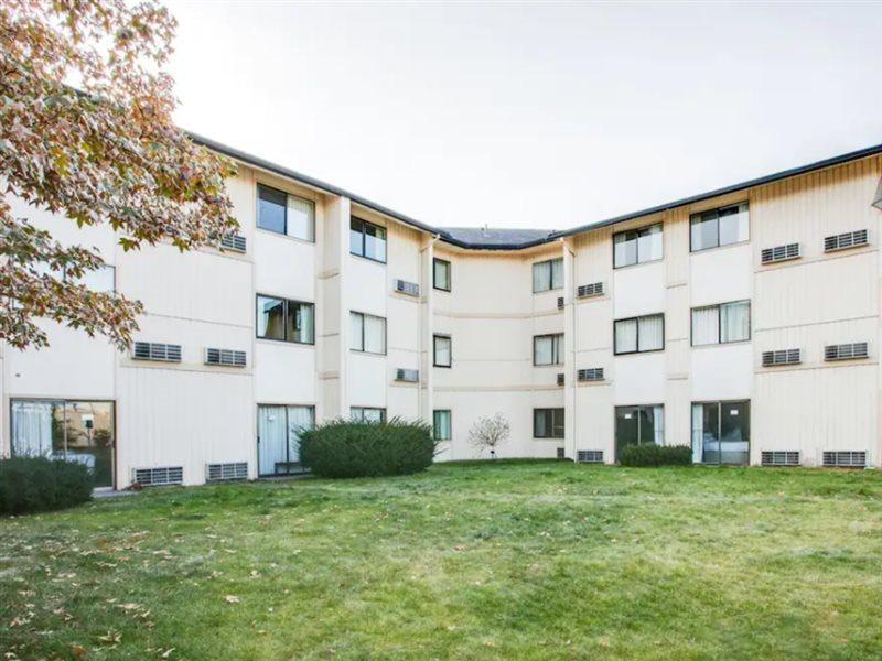 Oyo Hotel Spokane North Exterior photo