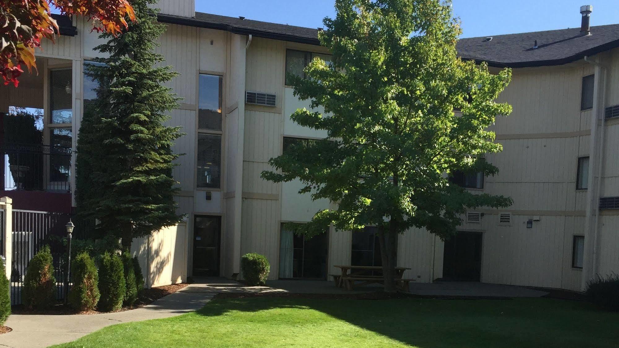 Oyo Hotel Spokane North Exterior photo