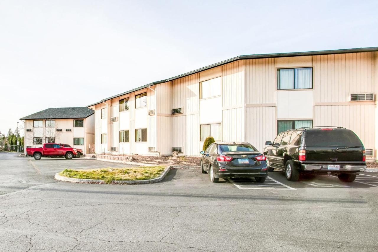 Oyo Hotel Spokane North Exterior photo