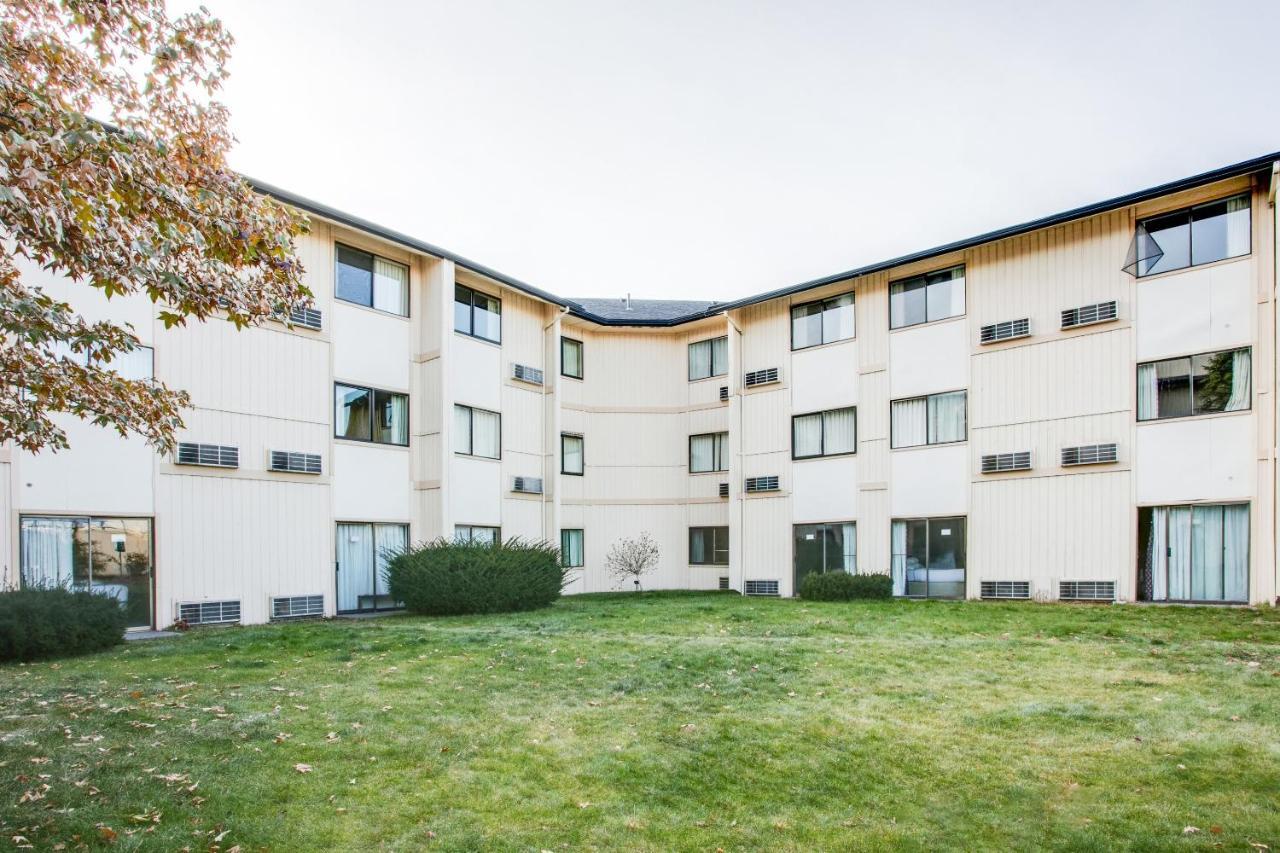 Oyo Hotel Spokane North Exterior photo