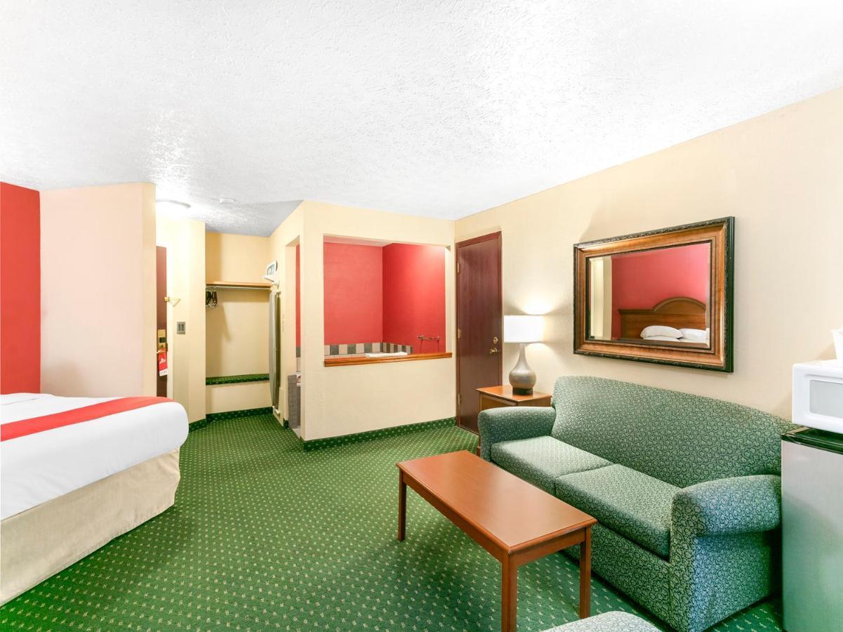 Oyo Hotel Spokane North Exterior photo